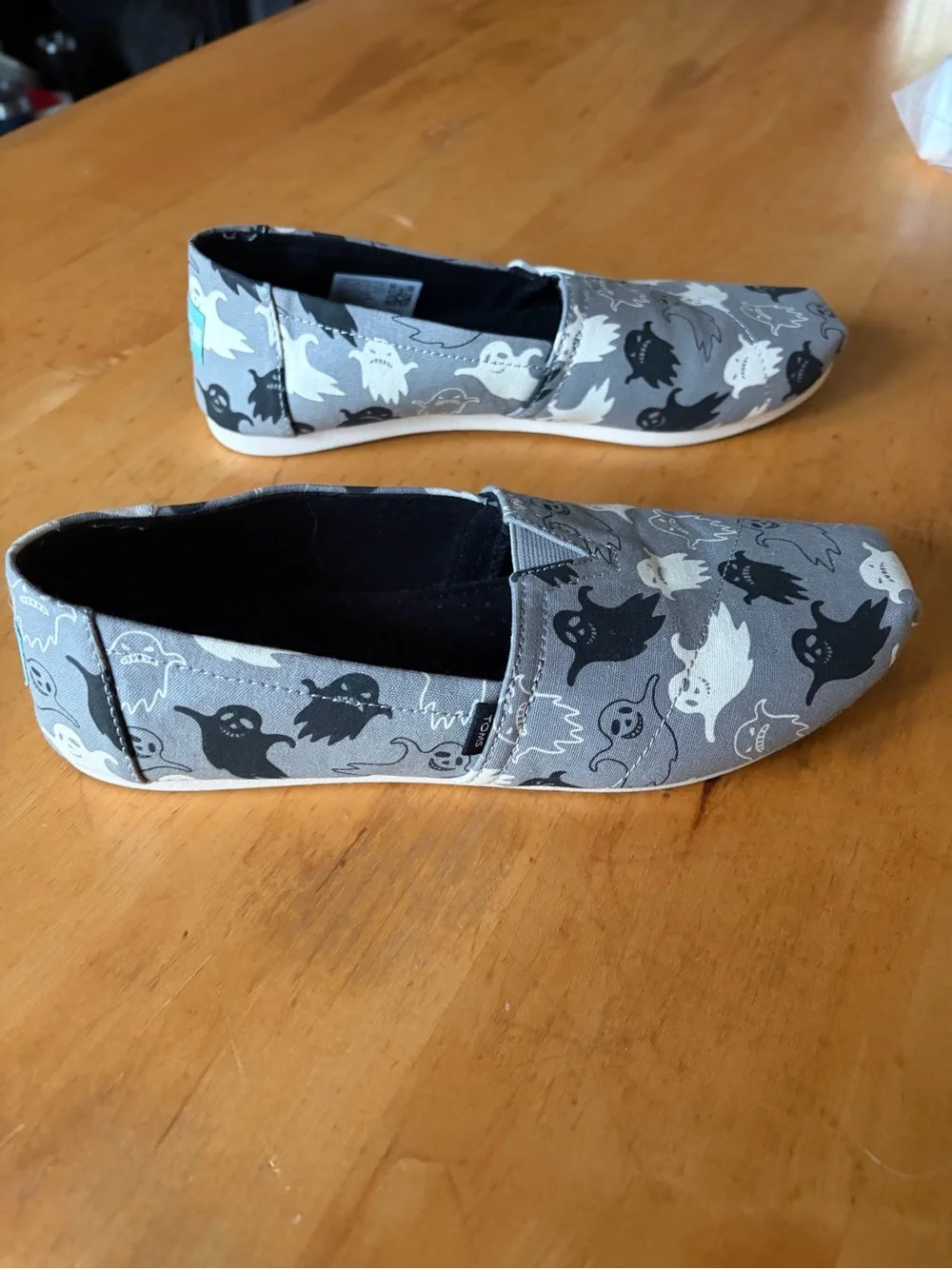 TOMS women’s Halloween Ghost Print Canvas Slip-Ons in Gray & Black size 6.5
